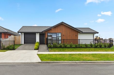 Photo of property in 2 Kimbolton Street, Rototuna North, Hamilton, 3210