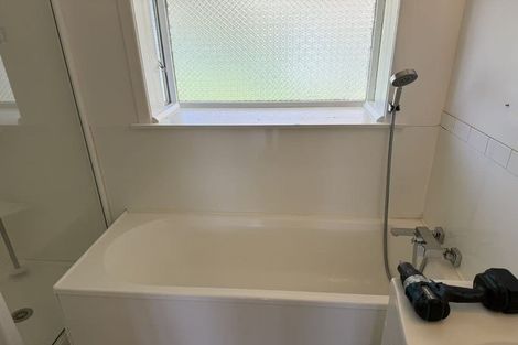 Photo of property in 17 Beach Road, Te Atatu Peninsula, Auckland, 0610