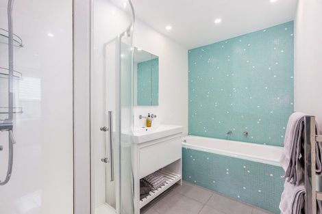 Photo of property in 185 Breaker Bay Road, Breaker Bay, Wellington, 6022