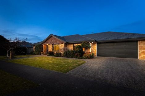 Photo of property in 80 Guildford Drive, Paraparaumu, 5032