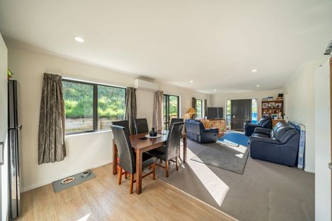 Photo of property in 94 Sunstone Crescent, Timberlea, Upper Hutt, 5018