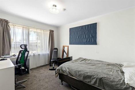 Photo of property in 320 Memorial Avenue, Burnside, Christchurch, 8053