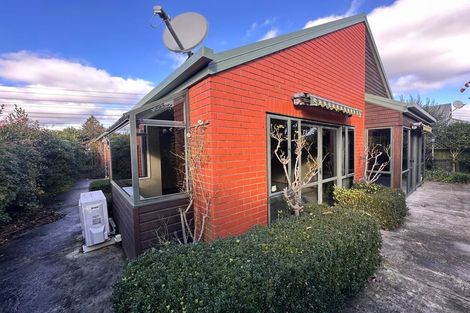 Photo of property in 2 Yarrum Lane, Avonhead, Christchurch, 8042