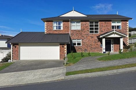 Photo of property in 24 Tamworth Crescent, Newlands, Wellington, 6037