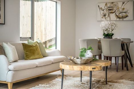 Photo of property in 2/128 Sunset Road, Unsworth Heights, Auckland, 0632