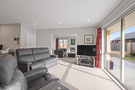Photo of property in 42 Oakwood Drive, Rangiora, 7400