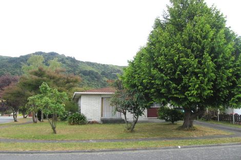 Photo of property in 102f1- Pasadena Crescent, Totara Park, Upper Hutt, 5018