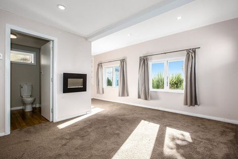 Photo of property in 15 Connaught Terrace, Brooklyn, Wellington, 6021