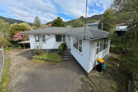 Photo of property in 19 Thurleigh Grove, Karori, Wellington, 6012