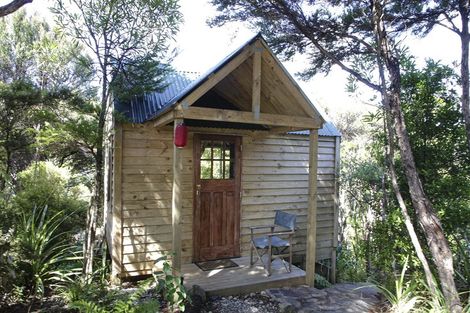 Photo of property in 128 Lone Kauri Road, Karekare, Auckland, 0772