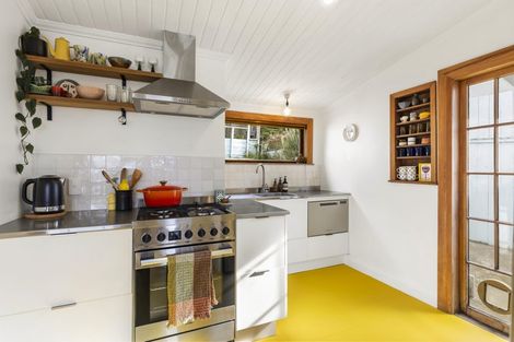 Photo of property in 176 Sutherland Road, Lyall Bay, Wellington, 6022