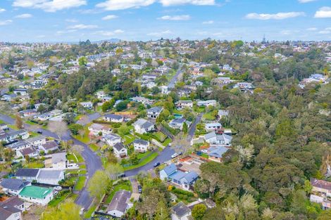 Photo of property in 2/5 Eugen Place, Bayview, Auckland, 0629