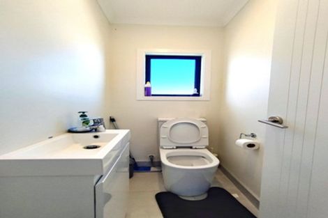 Photo of property in 120 Golf Road, New Lynn, Auckland, 0600