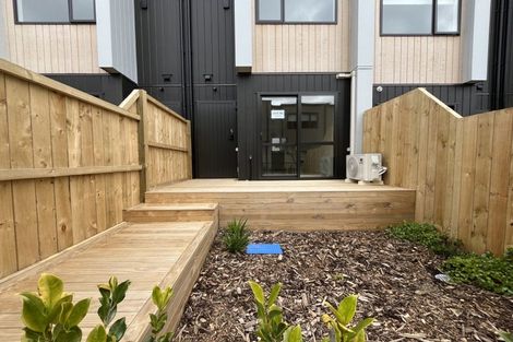 Photo of property in 5 Paetai Lane, Te Atatu Peninsula, 0610