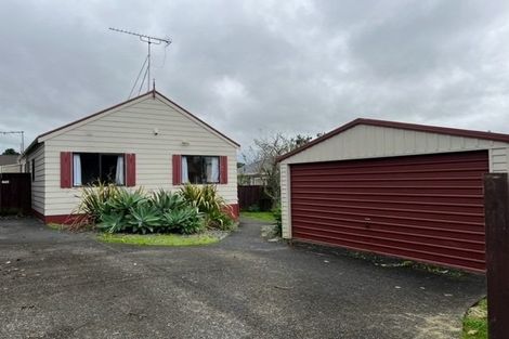 Photo of property in 32 Hassan Drive, Massey, Auckland, 0614