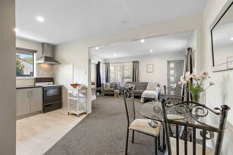 Photo of property in 320 Memorial Avenue, Burnside, Christchurch, 8053