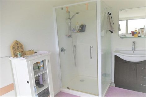 Photo of property in 10a Marie Crescent, Te Atatu South, Auckland, 0610