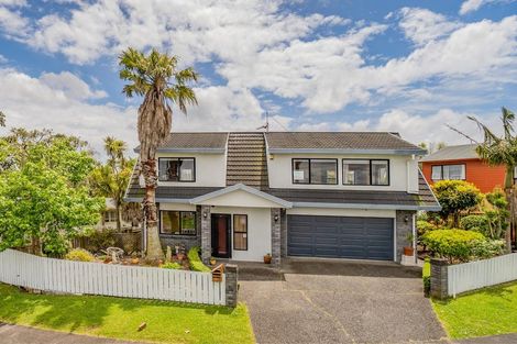 Photo of property in 3 Lantana Road, Green Bay, Auckland, 0604