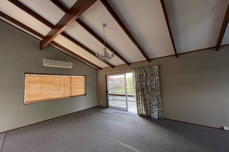Photo of property in 33 Kurnell Drive, Botany Downs, Auckland, 2010