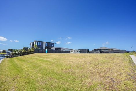 Photo of property in 28 Waitemata Drive, One Tree Point, 0118