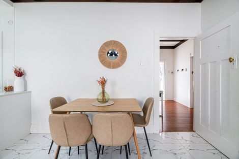 Photo of property in 118a Hutchinson Avenue, New Lynn, Auckland, 0600