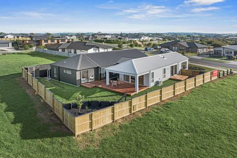 Photo of property in 42 Opouatu Avenue, Glenbrook, 2681