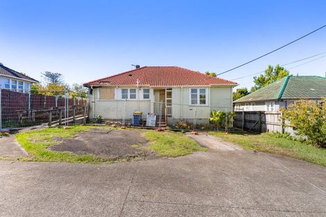 Photo of property in 81 Onewa Road, Northcote, Auckland, 0627