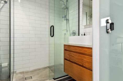 Photo of property in 2/25a Lake Road, Devonport, Auckland, 0624