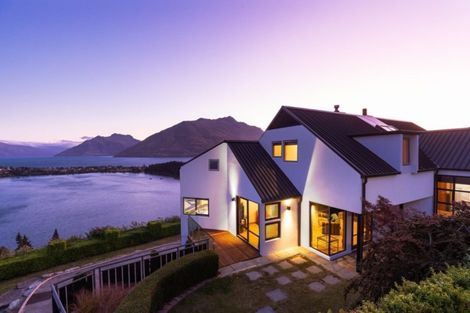 Photo of property in 10 Peregrine Place, Queenstown, 9300