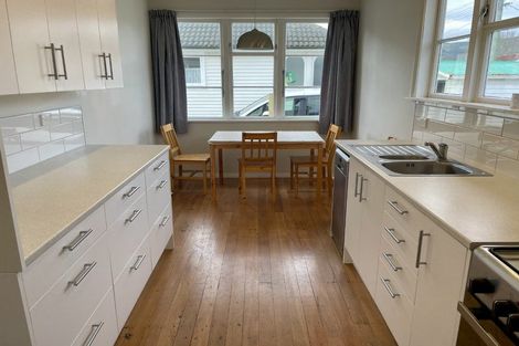 Photo of property in 211 Cambridge Terrace, Naenae, Lower Hutt, 5011