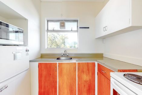 Photo of property in Beresford Apartments, 16/118u Russell Terrace, Berhampore, Wellington, 6023