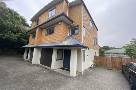 Photo of property in 2 Stella Grove, Newlands, Wellington, 6037