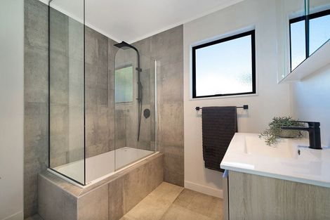 Photo of property in 1/134 Mcleod Road, Te Atatu South, Auckland, 0610