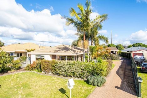 Photo of property in 18 Balmacewen Place, Mount Maunganui, 3116