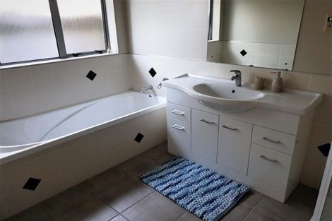 Photo of property in 10 Consort Close, Paraparaumu Beach, Paraparaumu, 5032