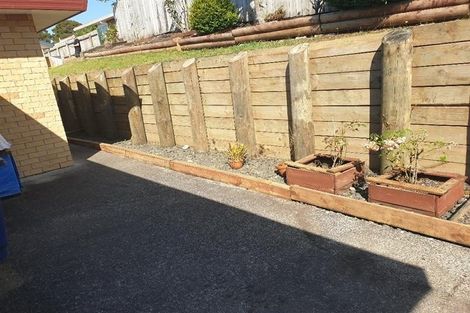 Photo of property in 8 Shah Place, Glen Eden, Auckland, 0602