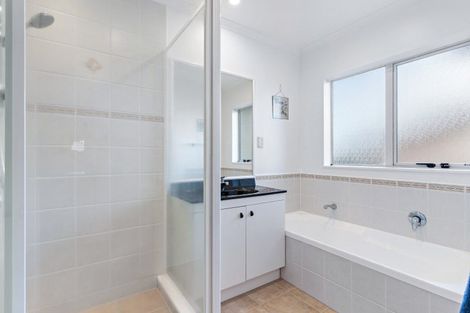 Photo of property in 6 Harobed Place, Weymouth, Auckland, 2103