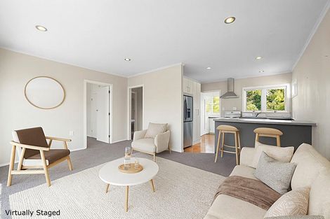 Photo of property in 2/619 Beach Road, Rothesay Bay, Auckland, 0630