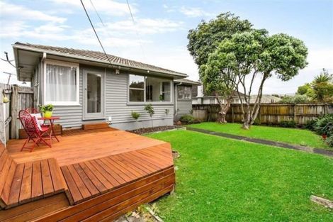 Photo of property in 29 Woodside Road, Massey, Auckland, 0614