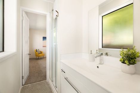 Photo of property in 2/21 Walter Strevens Drive, Conifer Grove, Takanini, 2112