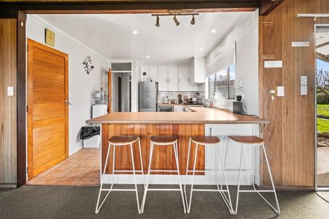 Photo of property in 35- 37 Tokomaru Road, Tokomaru, Palmerston North, 4474