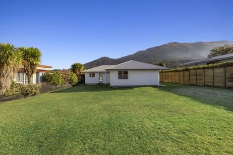 Photo of property in 13 Bell Street, Lake Hawea, 9382