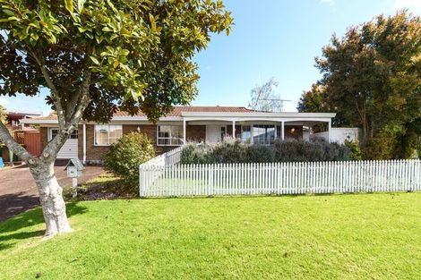 Photo of property in 84 Granville Drive, Massey, Auckland, 0614