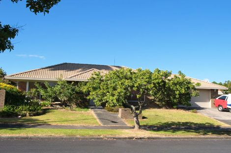 Photo of property in 2/2 Travers Place, Northpark, Auckland, 2013