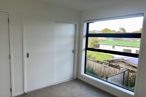Photo of property in 16 Rauemi Way, Te Atatu South, Auckland, 0610