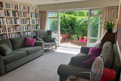 Photo of property in Newman Court Apartments, 2 Newman Terrace, Thorndon, Wellington, 6011