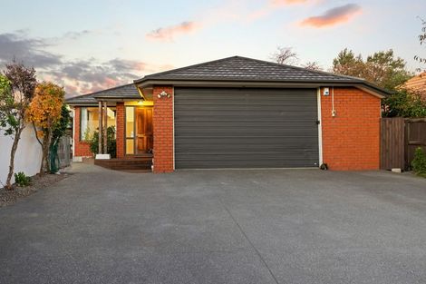 Photo of property in 10 Courtfield Close, Parklands, Christchurch, 8083