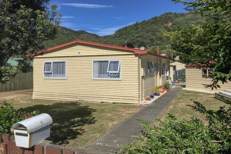 Photo of property in 48 Wairau Road, Picton, 7220