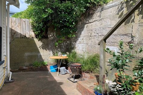 Photo of property in 270 Queens Drive, Lyall Bay, Wellington, 6022