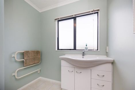 Photo of property in 11 Mcilwaine Place, Marton, 4710